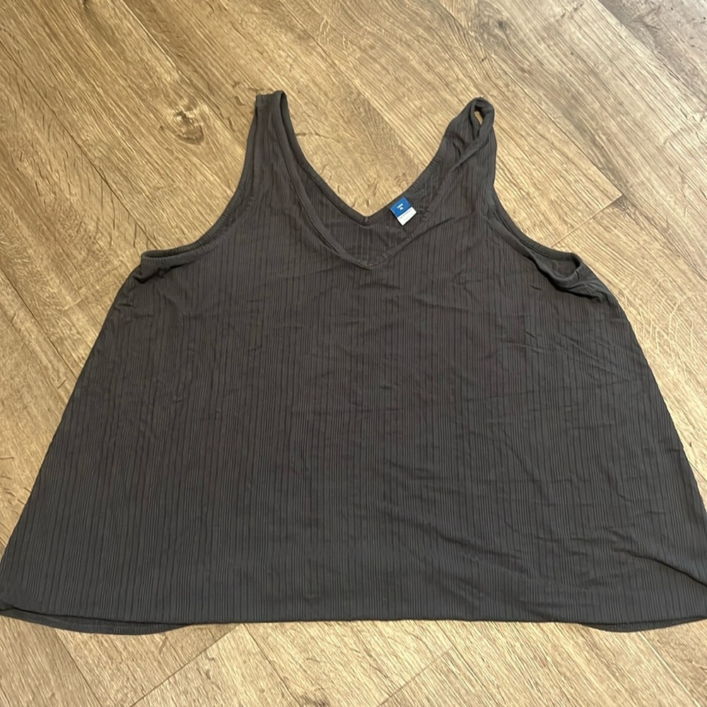 Brand: old navy tank top size XL. Gray